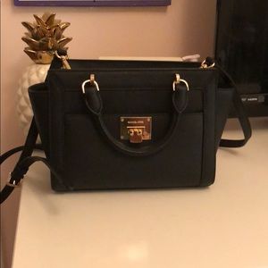 Michael kors crossbody good condition